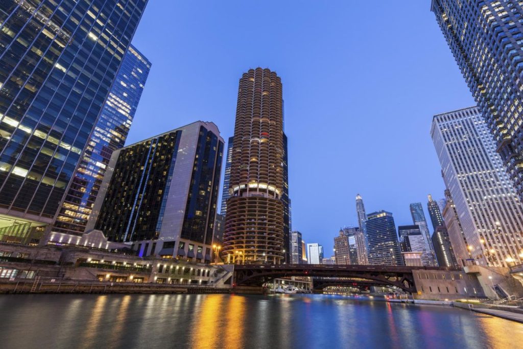 Производитель алкогольной продукции 10 veshhej kotorye nuzhno uvidet i sdelat v chikago 1 Things to see and do in Chicago - city by night