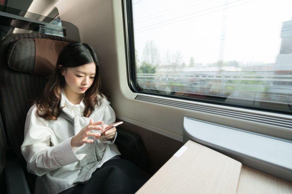 Производитель алкогольной продукции 1677509099 great places to travel solo in 2023 1 Great places to travel solo - Asian girl traveling by herself